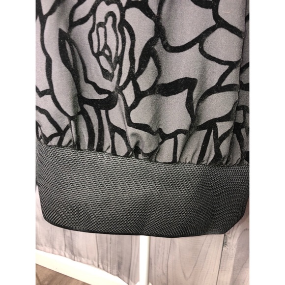 Fabletics Black Lola Long Sleeve Floral Velvet Flocked Top Cut Out Back Size M - Picture 9 of 13